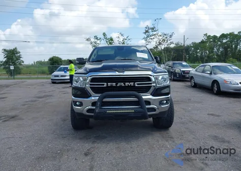 2019 Ram 1500 Big Horn/Lone Star z USA, uszkodzony, nr VIN 1C6SRFFT4KN856756
